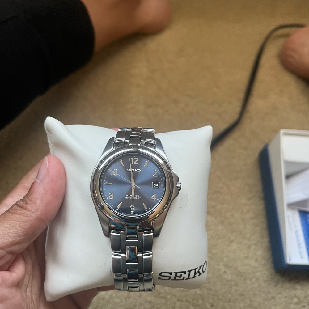 Seiko Silver men’s kinetic vintage Watch with Deep Blue Dial